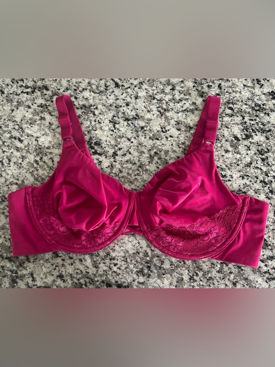 Vanity Fair Magenta Lace-Trim Underwire Bra. Size 44C - Picture 2 of 5